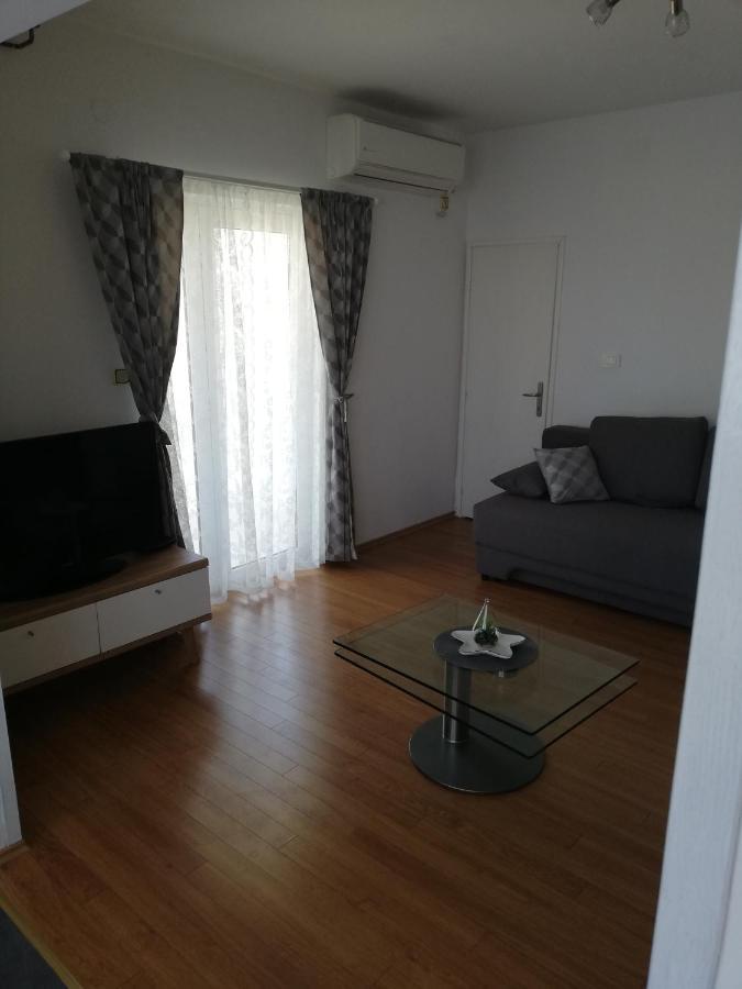 Apartman G&L Grebastica Exterior photo
