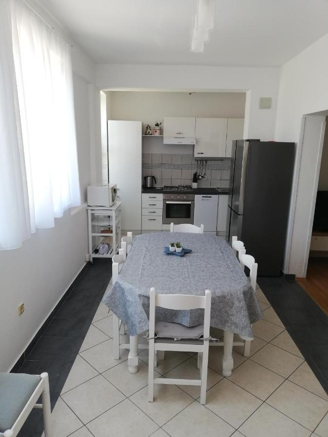 Apartman G&L Grebastica Exterior photo