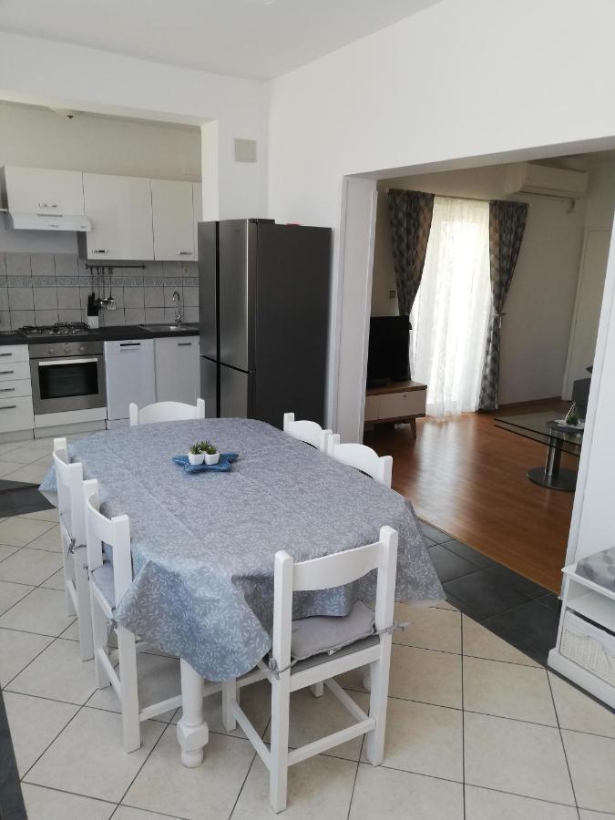 Apartman G&L Grebastica Exterior photo